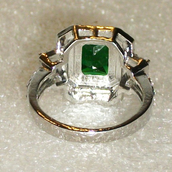 ❄️HP❄️ Simulated 3 Emerald & Diamond Ring NEW Sz 8 - Picture 5 of 7